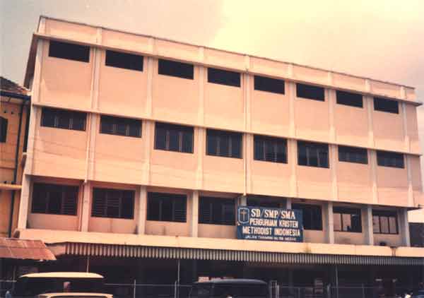Gedung Sekolah tampak dari Jl. Thamrin